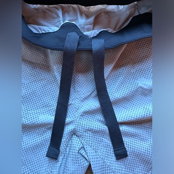 Lululemon men’s elastic waisted shorts - Picture 5 of 5